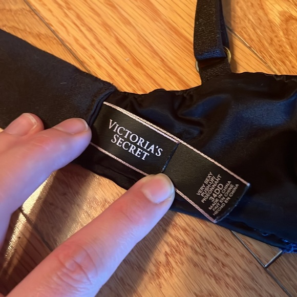 Victoria Secret Bra - Picture 4 of 5